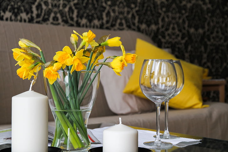 some yellow flower no the table
