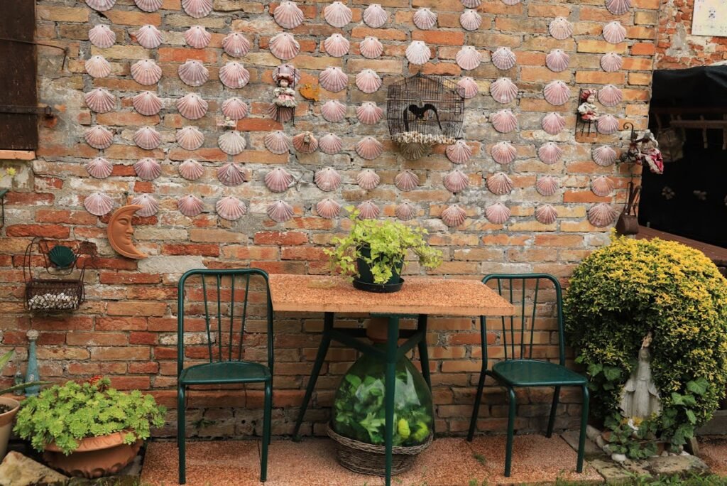 decorate outdoor wall 