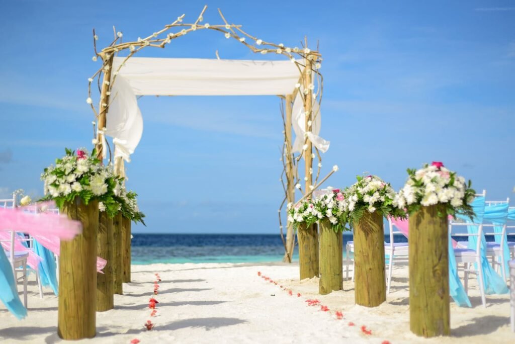 outdoor wedding arch 